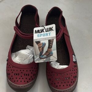 Muk Luks Women's Burgundy Flats